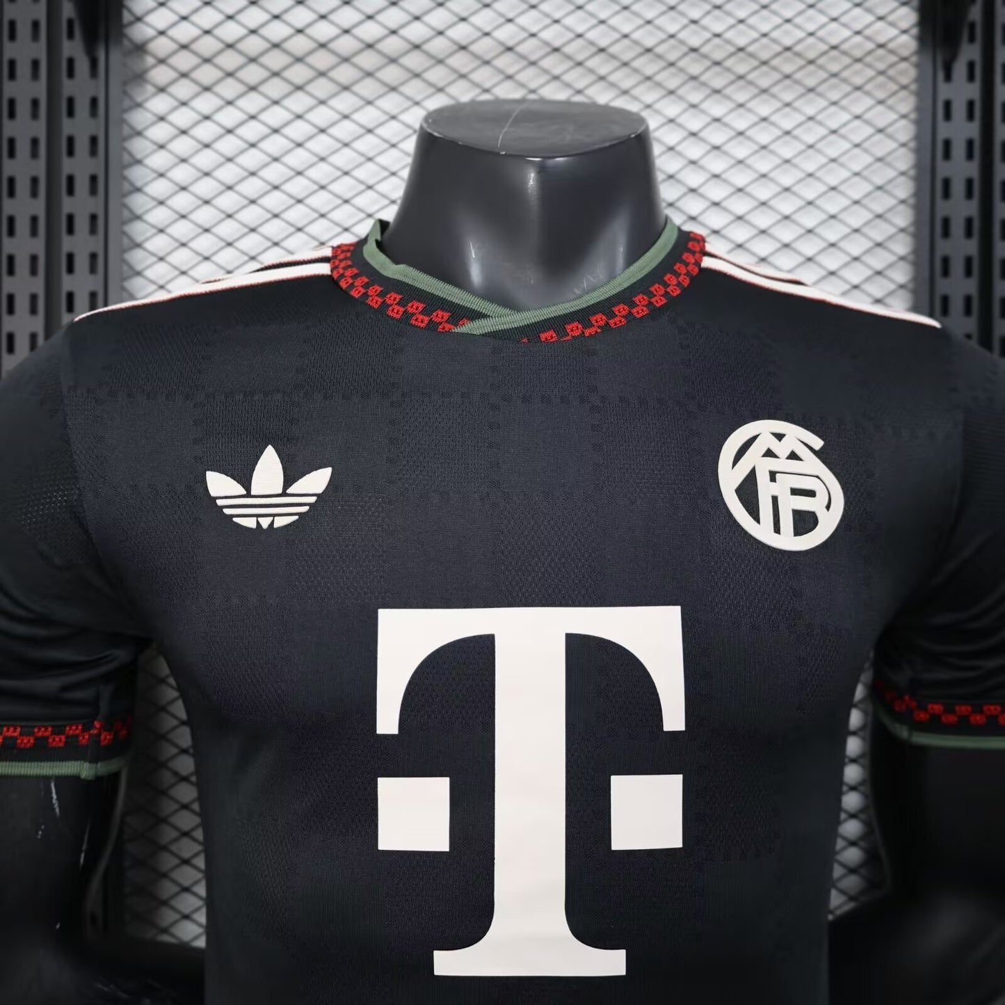 BAYERN MUNCHEN AWAY BLACK KIT 25/26